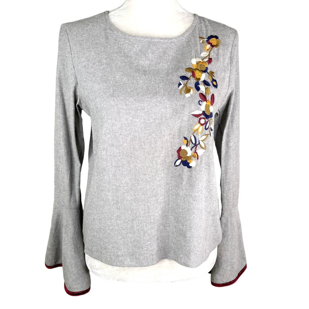 THML Riverside Top Small Gray Embroidered Floral Bell Sleeves Tie New